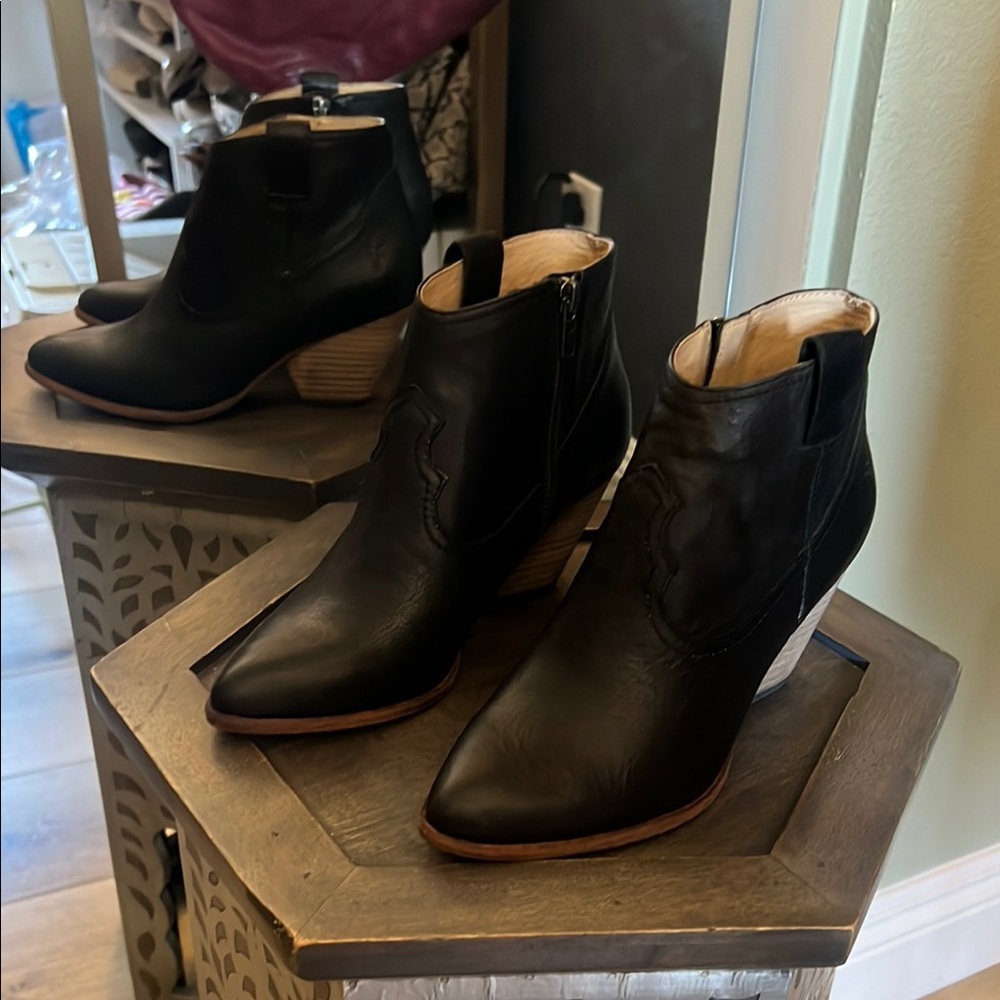 Frye, size 6.5, Black Leather Ankle Booties